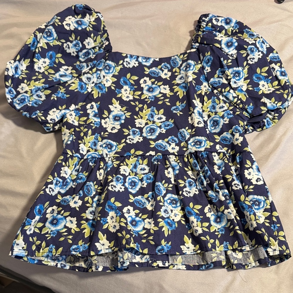 btween Blue and White Floral Puff Sleeve Blouse